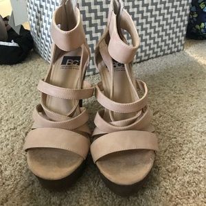 Nude wedges